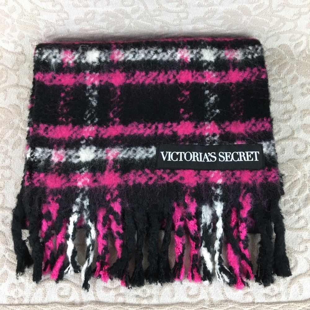 VICTORIA SECRET BUFFALO CHECK SCARF